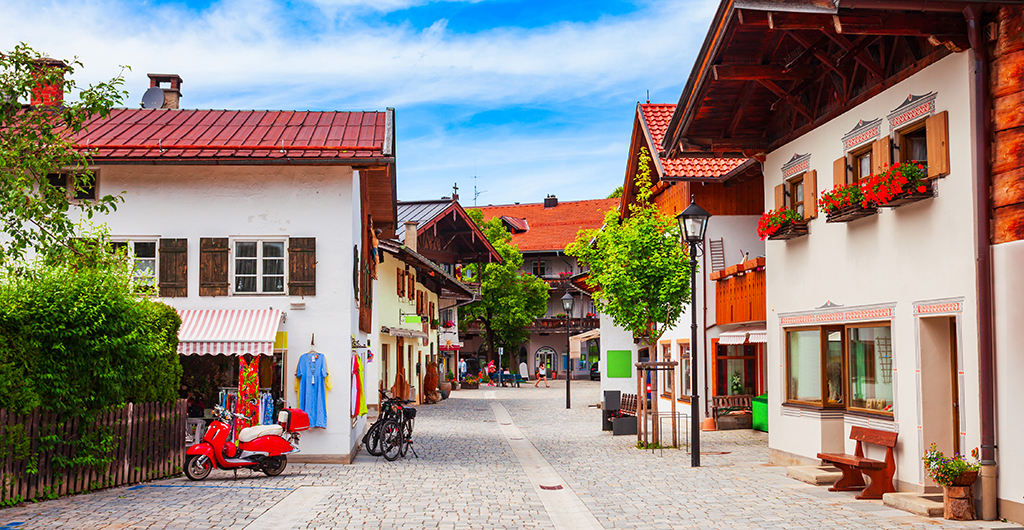 Beauty houses with luftlmalerei painting, Oberammergau