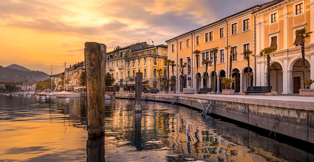 Evening mood at the promenade Lungolago in Salo on Lake Garda, Lago di Garda, Lombardy, Italy, Europe