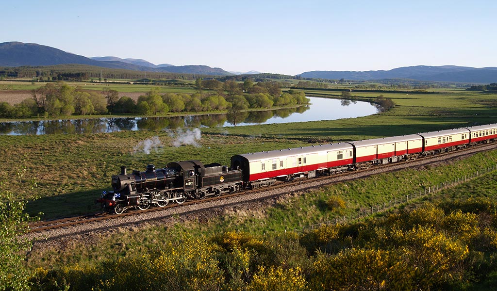 The-Strathspey-Highlander-approaches-Broomhill-10-06-15-c-Neil-MacQueen