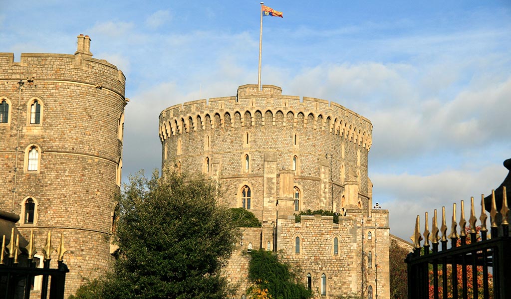 Windsor Castle was built by William The Conqueror soon after his invasion of England in 1066 and is the favourite royal residence of Queen Elizabeth 11